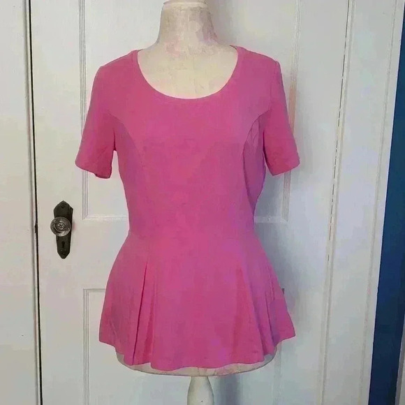 Isaac Mizrahi Short Sleeve Peplum Style Top - Picture 1 of 5